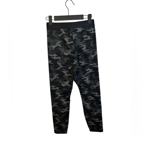 ELLIE CAMO 7/8 LEGGINGS - Picture 2 of 3